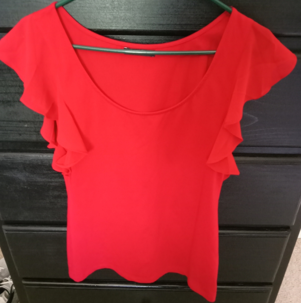 AMELIE BOUTIK RED RUFFLED SLEEVE WOMENS TOP Medium